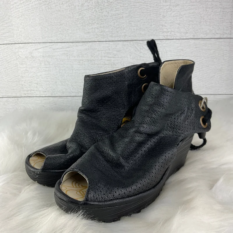 Shoes Heels Block By Fly London  Size: 6