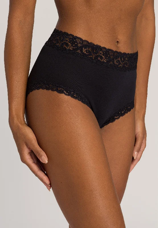 Moments Maxi Briefs